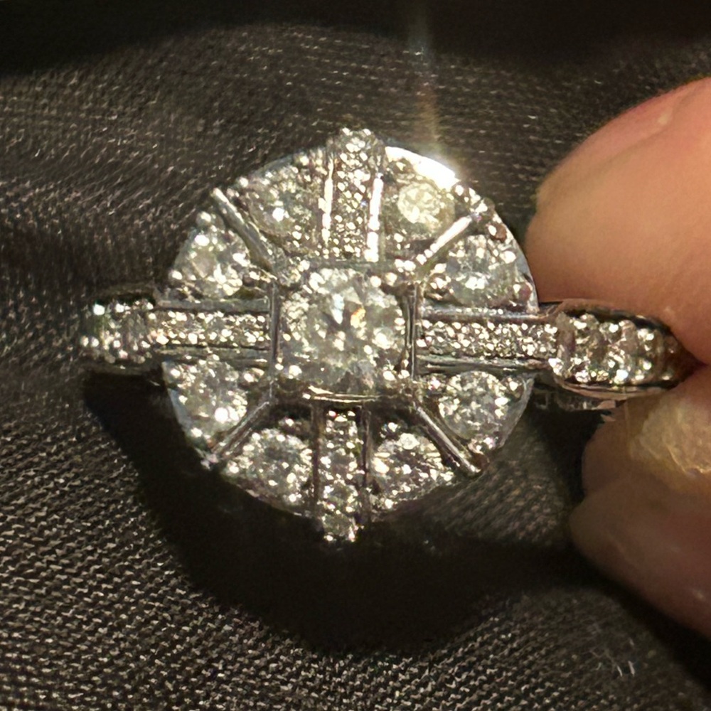 Marilyn Monroe 14K white gold diamond ring